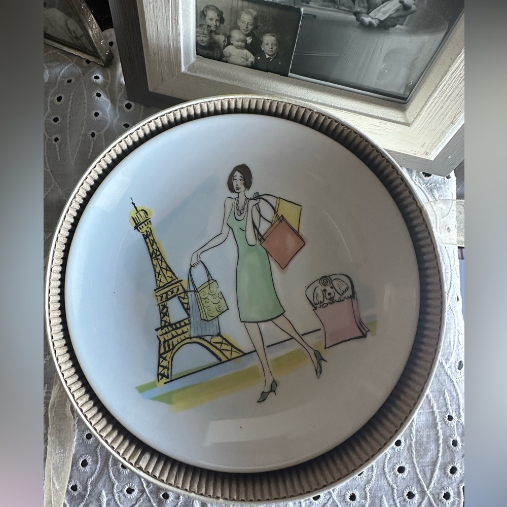 Boston Warehouse Girls of the World Porcelain Plates Set Of Four